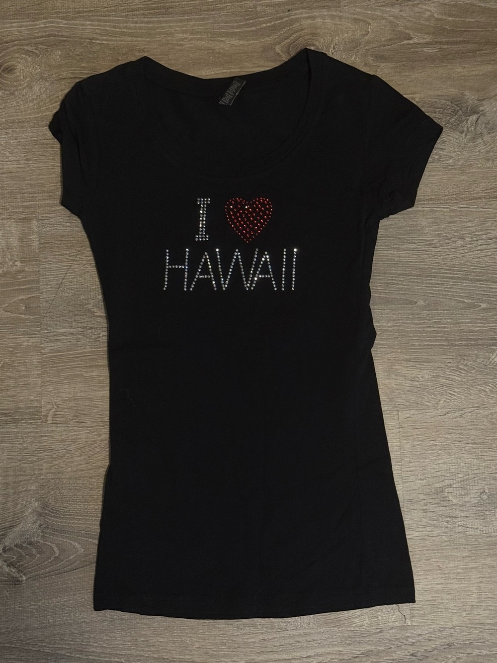 Hawaii Exclusive Rhinestone Heart Black Shirt Top